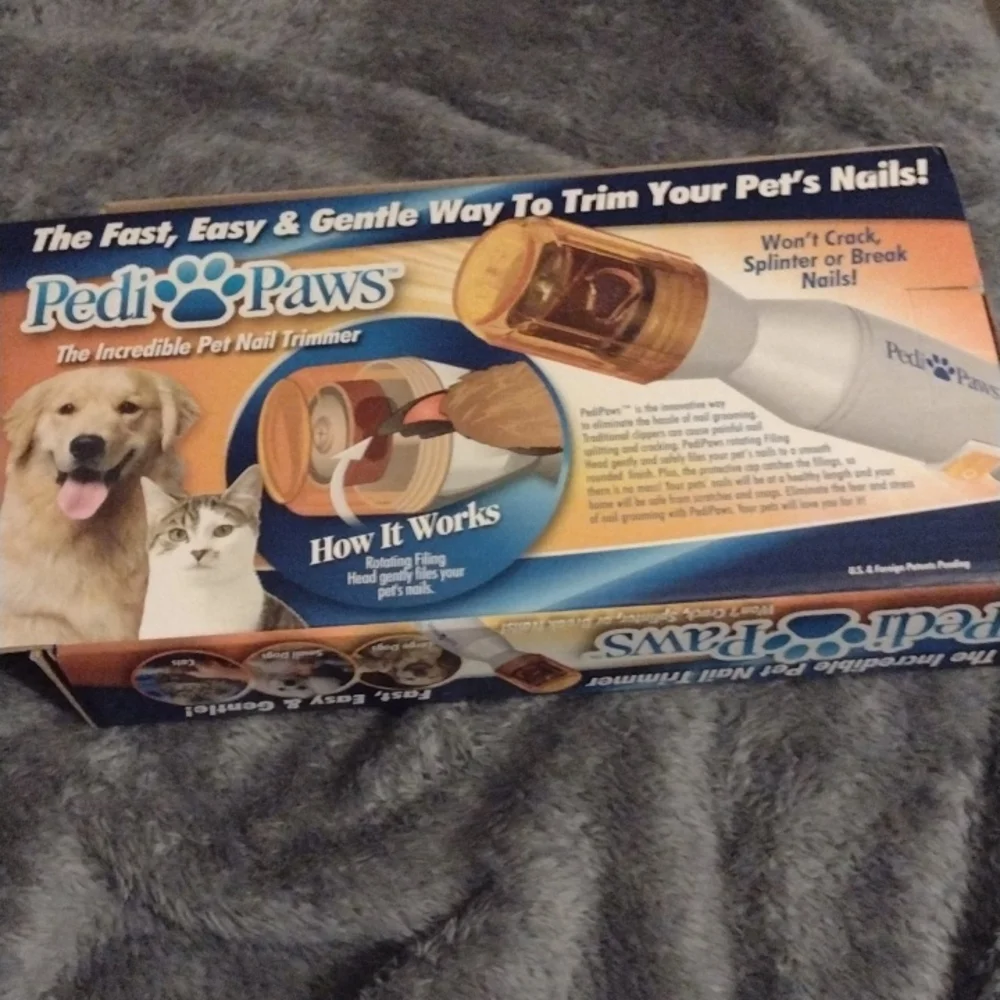 PEDI PAWS PET NAIL TRIMMER. NIB. NWT.